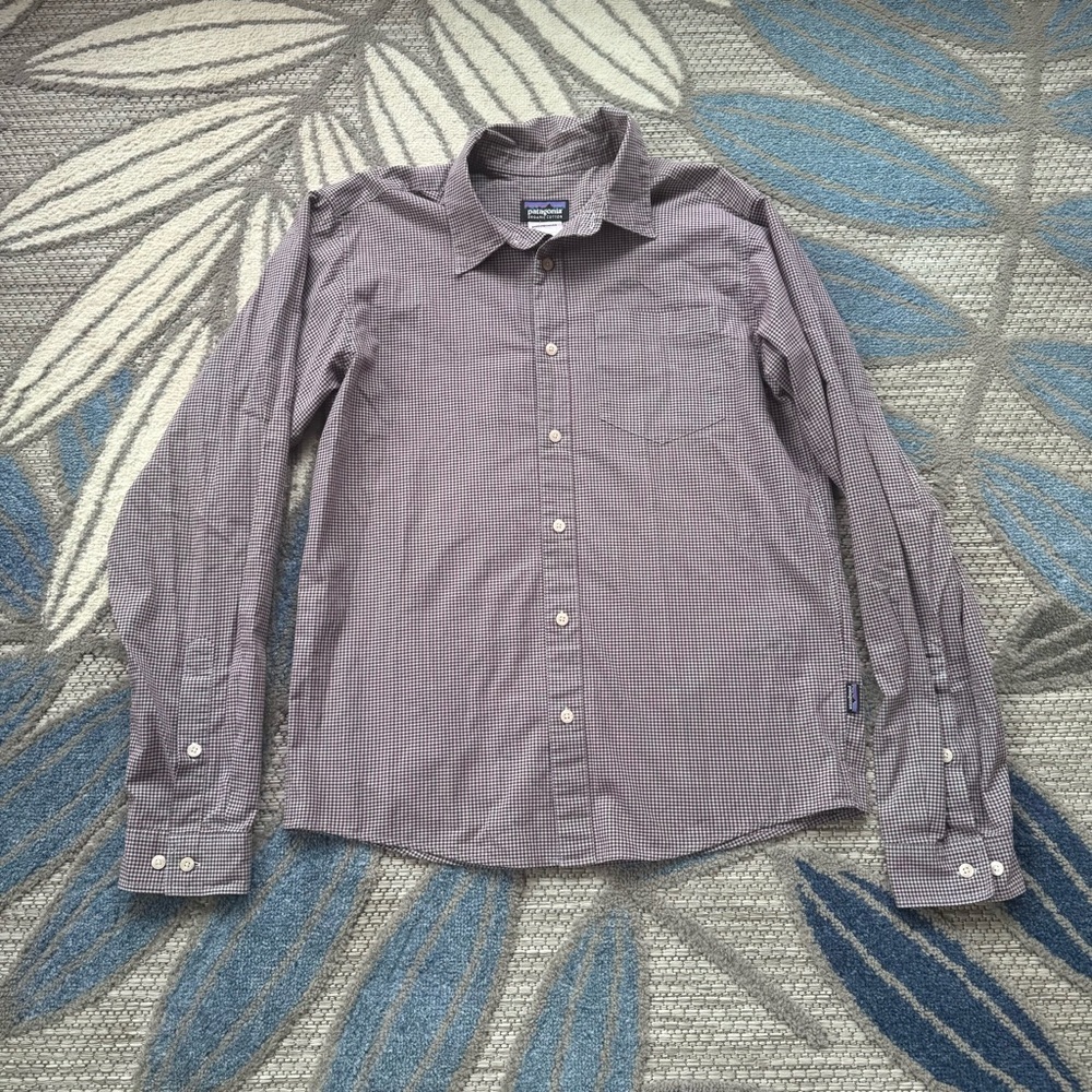 Patagonia Men’s Organic Cotton Gingham Burgundy Long Sleeve Button Up Size Small
